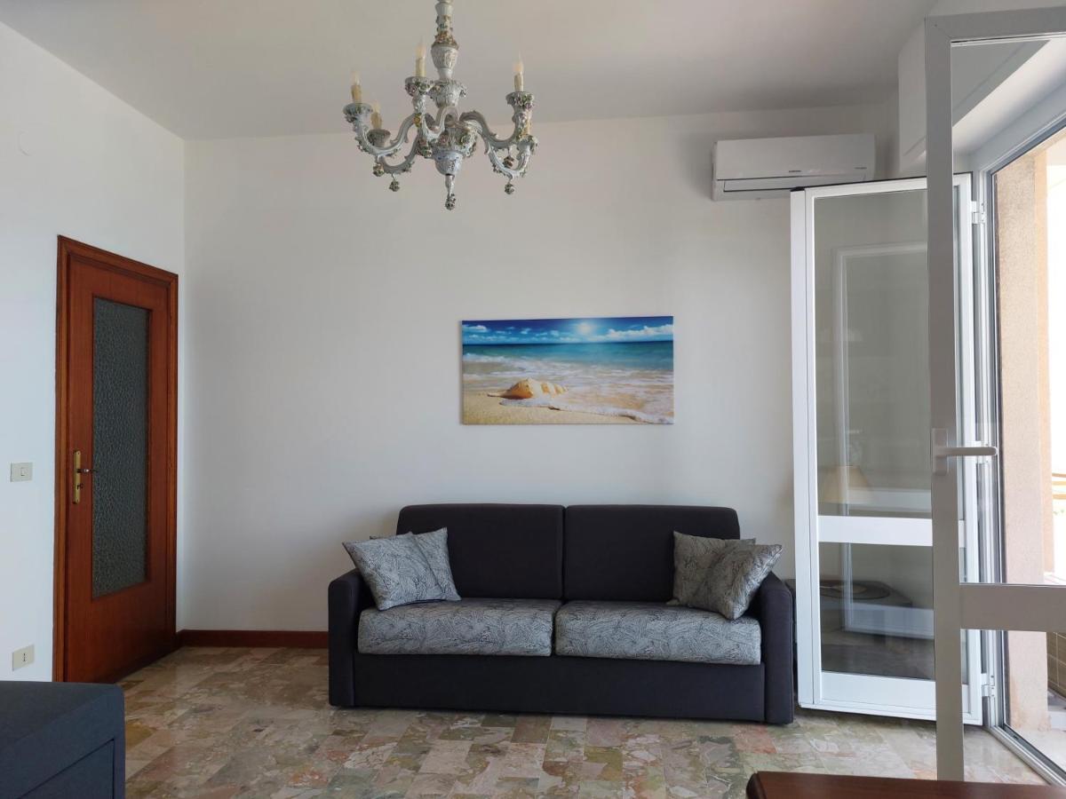 Maremare, Really On The Beach, With Private Parking Савона Экстерьер фото