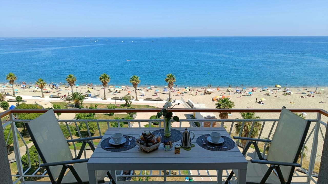 Maremare, Really On The Beach, With Private Parking Савона Экстерьер фото